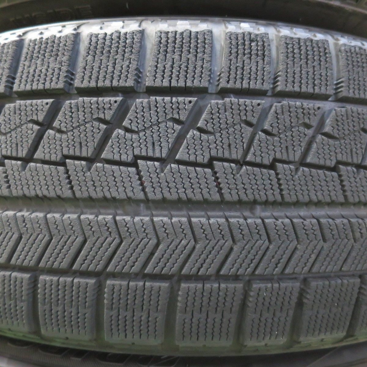 【送料無料】17年 バリ溝 バリ山　ブリヂストン ブリザック VRX 205/55R16 ST ALURAD D5 16×7JJ +50 5H PCD112　4本セット アウディ等 /Nb 冬タイヤ☆17インチ☆超バリ山☆スタッドレス BRIDGESTONE ブリザック