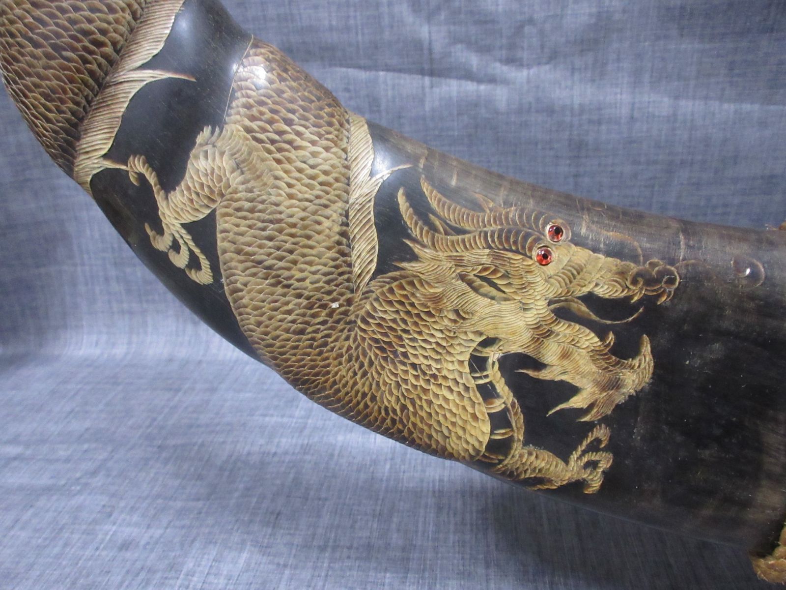 水牛の角 龍柄彫刻 民芸品 置物 (大) type-A - メルカリ