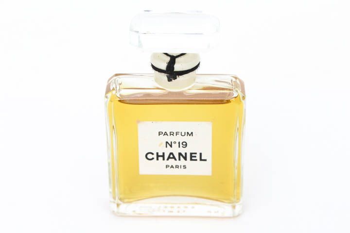 シャネル 香水 No19 パルファム 未開封 14ml CHANEL - www.port