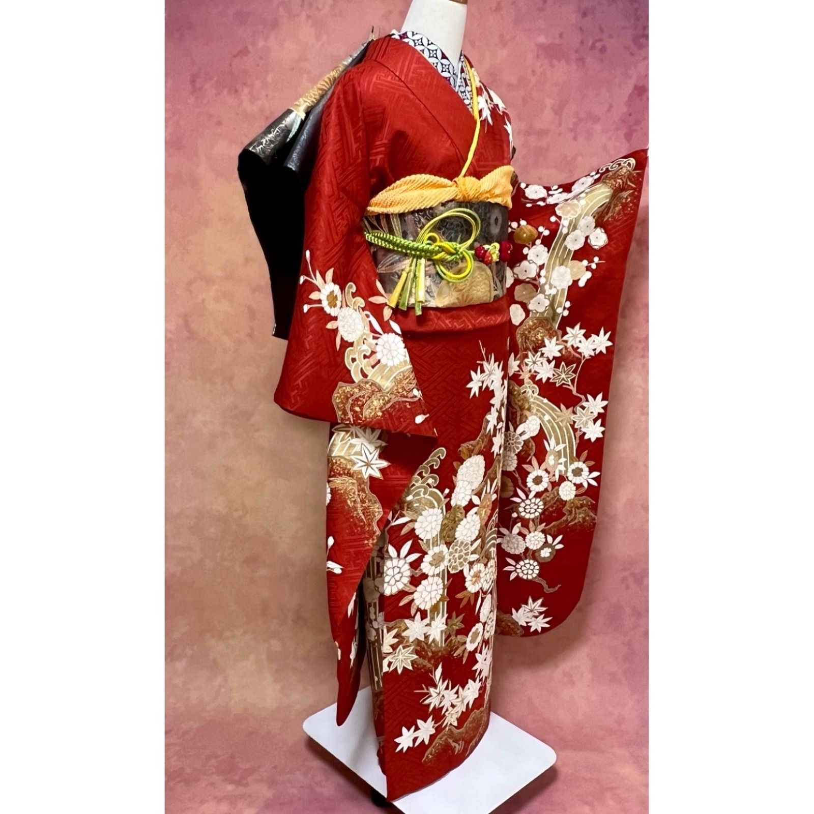 ヴィンテージ 紗綾形地紋 紅色 金駒刺繍正絹振袖フルセット - メルカリ