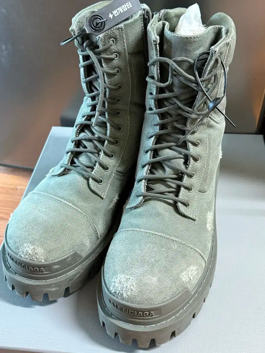 バレンシアガ ストライク ブーツ 43 Men's Combat Strike Boot in Black | Balenciaga US