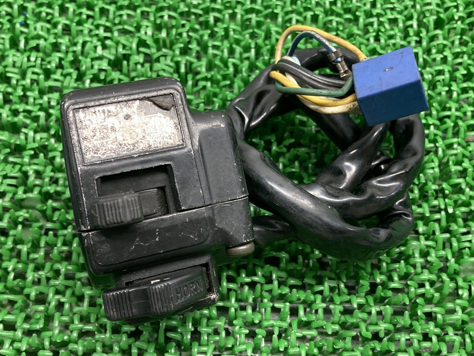 GSX750E ハンドルスイッチ 左 374-5 スズキ 純正 バイク 部品 GR72A ベコ 当時物 ペイント素材に 割れ欠け無し oT