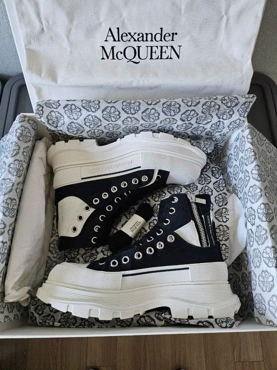 alexander mcqueen(アレキサンダーマックイーン) スニーカーズ