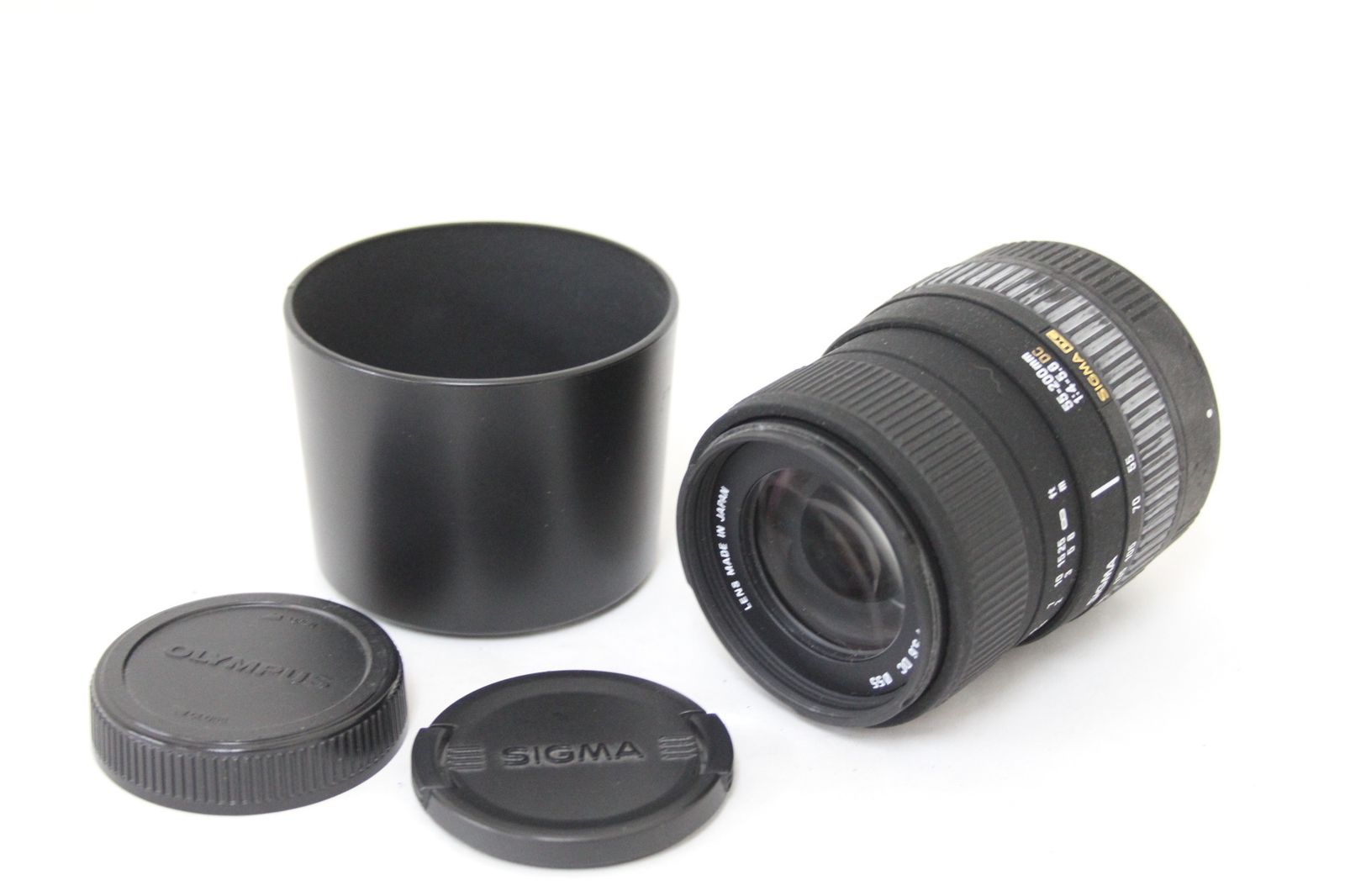 返品保証 シグマ Sigma Zoom 55-200mm F4-5.6 DC フード 前後キャップ付き オリンパスマウント レンズ e137
