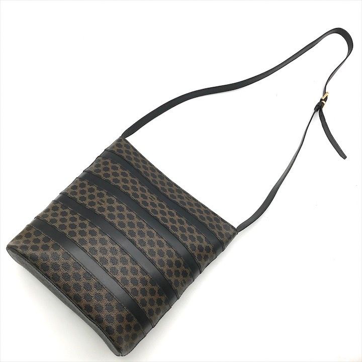 美品 CELINE セリーヌ ブラックマカダム ショルダー バッグ ブラック PVC レディース k1978 CELINE セリーヌ マカダム ショルダーバッグ ブラック フロント