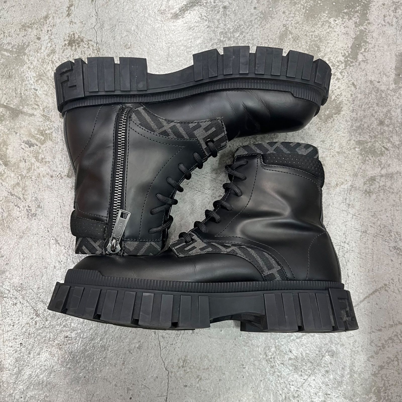 FENDI FFロゴ ズッカ柄 フォース レースアップ アンクル レザー ブーツ
