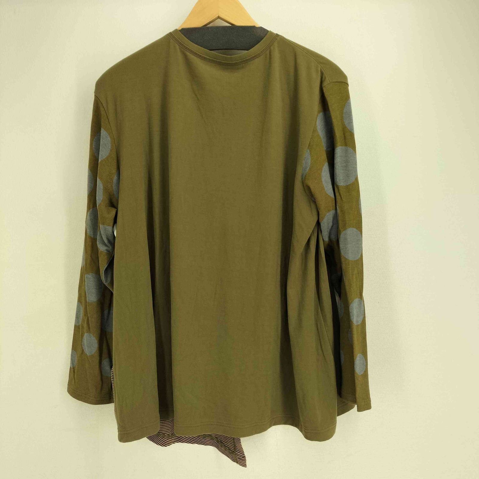 慈雨(ジウ) センソユニコ 22aw ワッペンモチーフプルオーバー レディース  40 中古 古着 0309 ジウ 慈雨 センソユニコ 22aw ワッペンモチーフプルオーバー