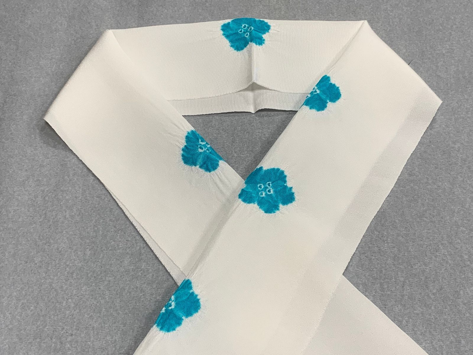 専門店の品 京都 衿秀謹製 正絹りんだし半衿◆おしゃれから準礼装まで◆ 白地に水色の絞り WWW_WOWDIGSITE_COM