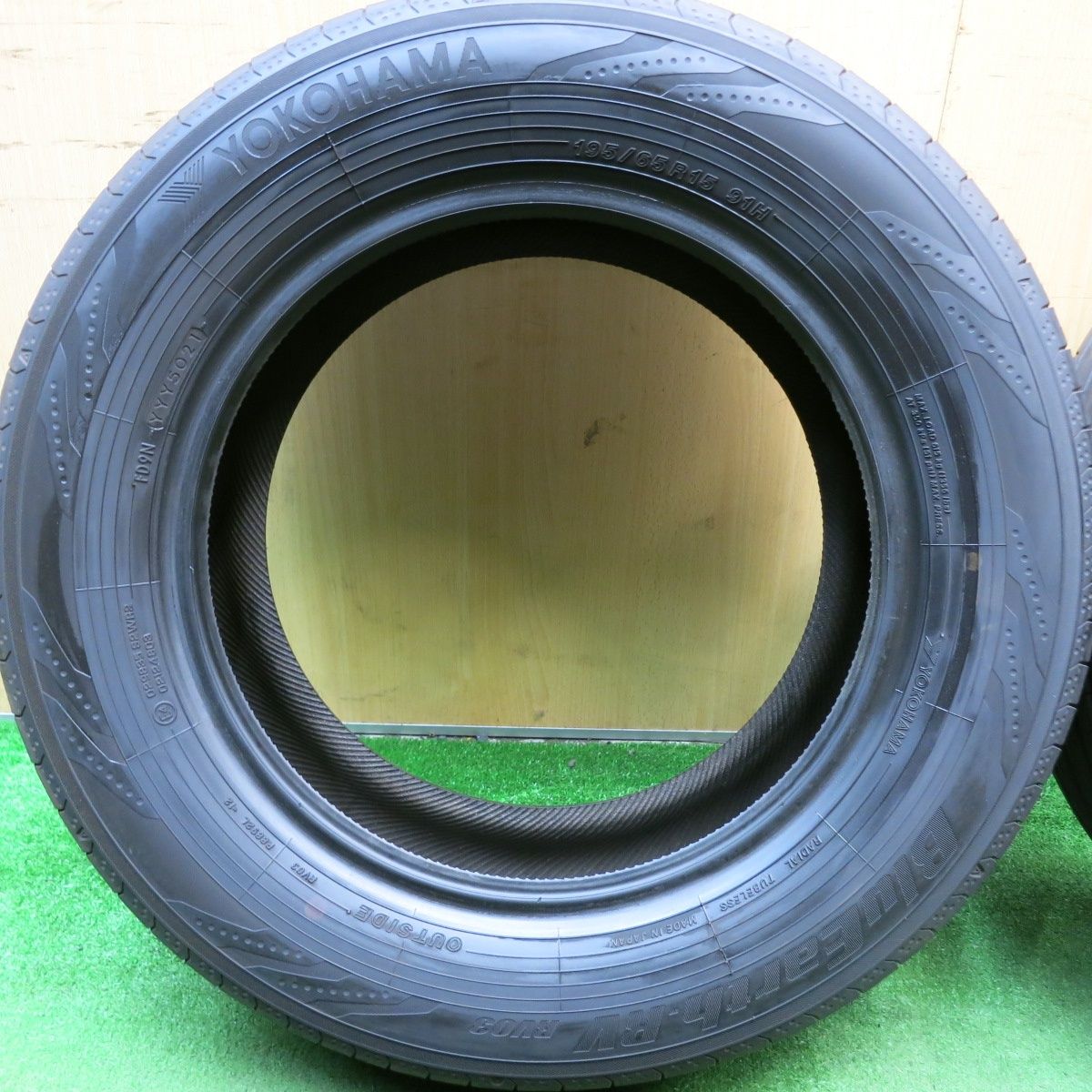 バリ溝！22年！8.5分☆195/65R15 ヨコハマ BluEarth-RV RV03