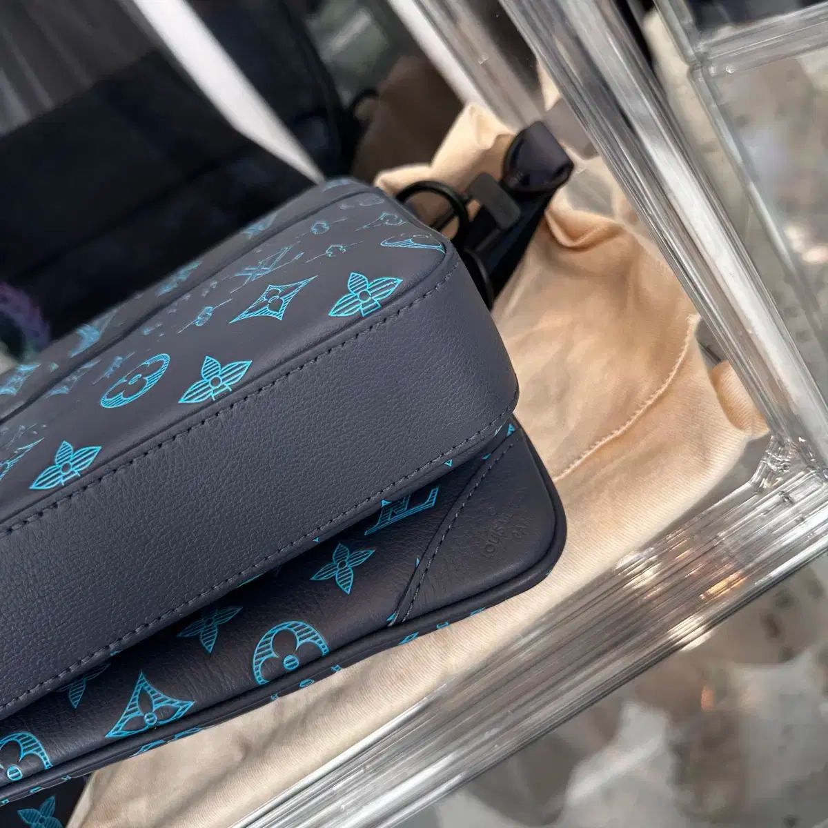 美品 LOUIS VUITTON ヴィクトール メッセンジャーバッグ 今日特価】Louis Vuitton S-Cape メッセンジャーバッグ 送料無料