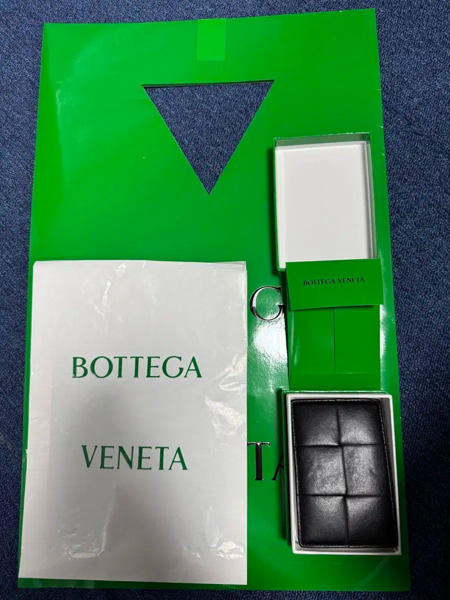 ほぼ Bottega Veneta ボッテガヴェネタ カードウォレット マキシ イントレチャート