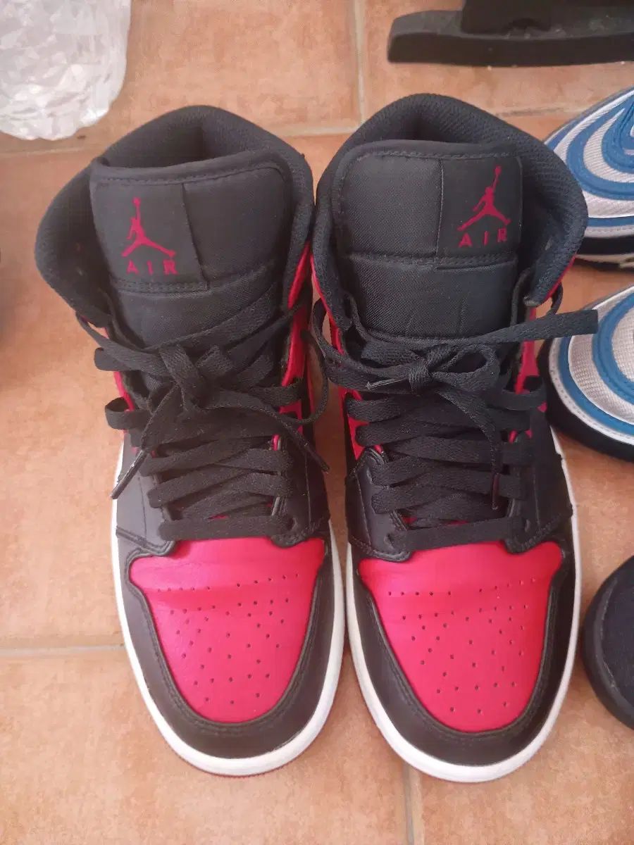 250 エアジョーダン 1 ミッド ブレーザー 2020