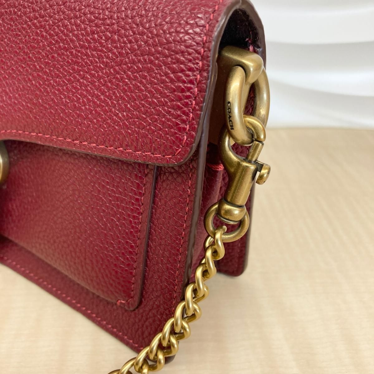 美品**COACH タビー レッド クラッチバッグ ショルダーバッグ ボルドー 中古】 COACH （コーチ） ﾀﾋﾞｰ ﾁｪｰﾝ ｸﾗｯﾁ ｼｮﾙﾀﾞｰﾊﾞｯｸﾞ 20 バッグ