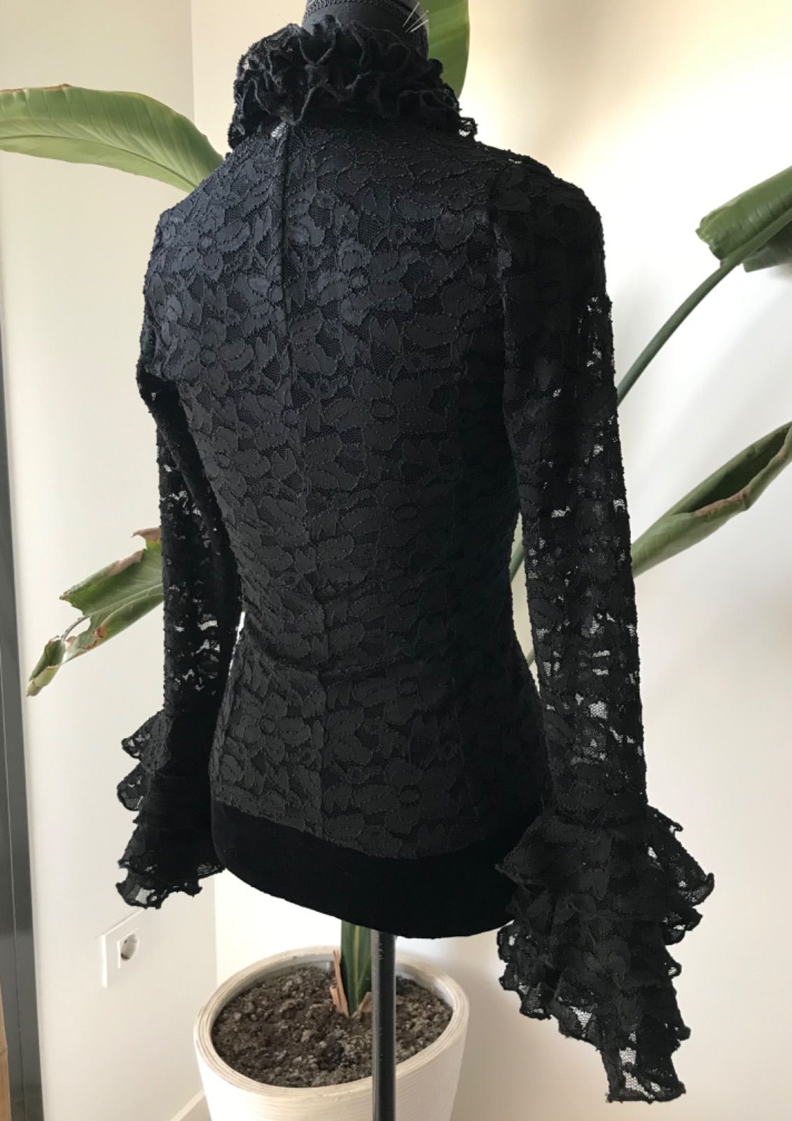 フラメンコ 総レース ブラウス ブラック 長袖ミニ4段ボランテ　Sサイズ フラメンコ 総レース ブラウス ブラック ストレッチ フリル付き