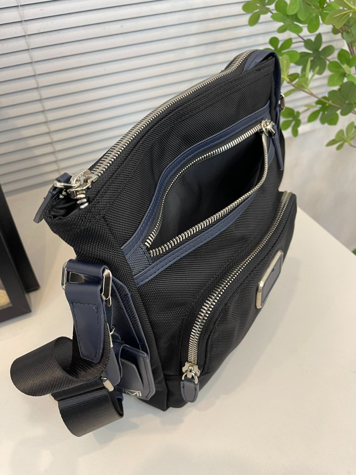 新品 TUMI JARVIS 682421 ノース・サウス・クロスボディ ブラック 黒  