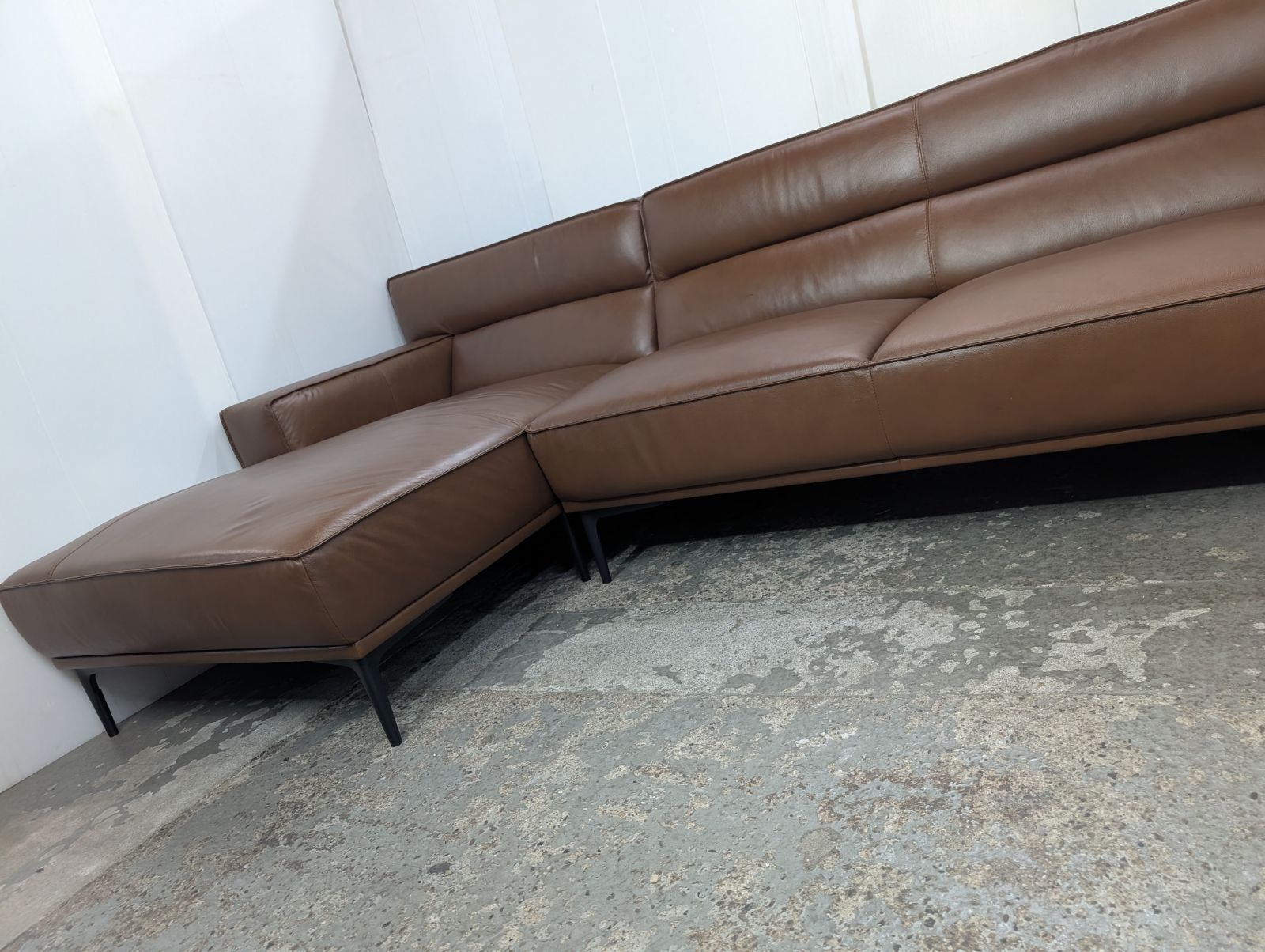 カウチソファ ブラウンウォールナット 牛革 ニトリ オーム チャコール  