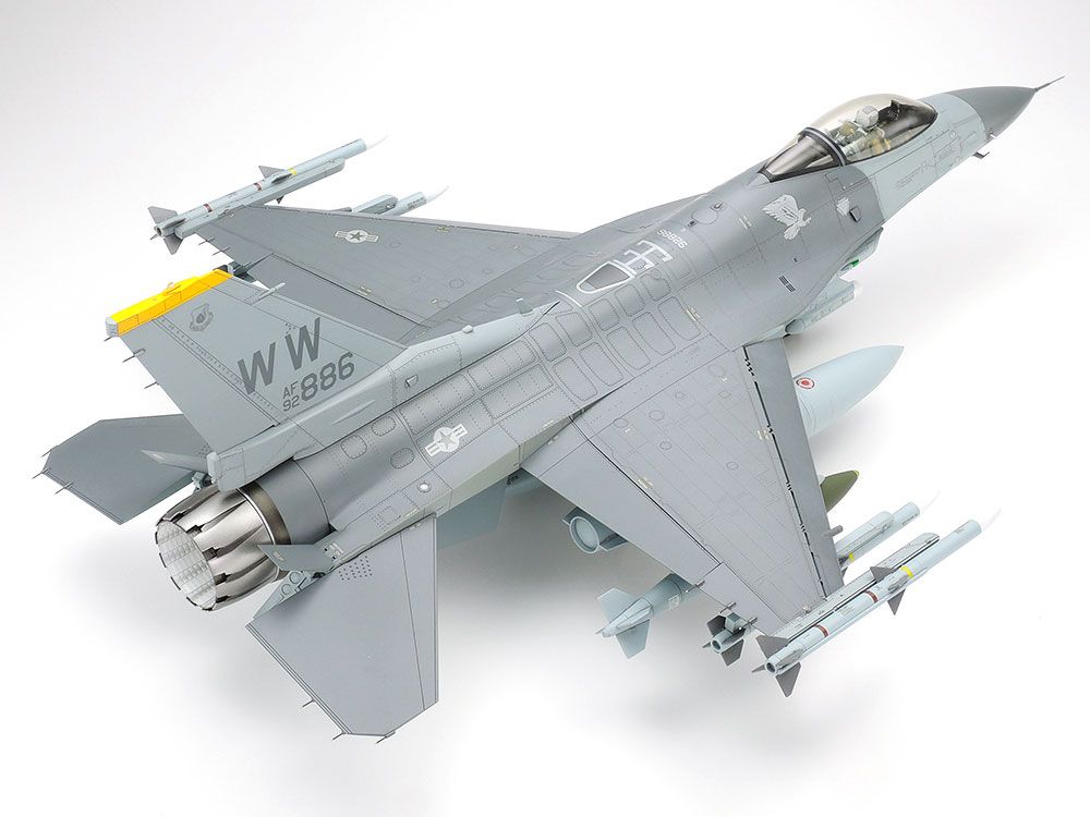 60315 1 32 F-16CJ ファイティングファルコン
