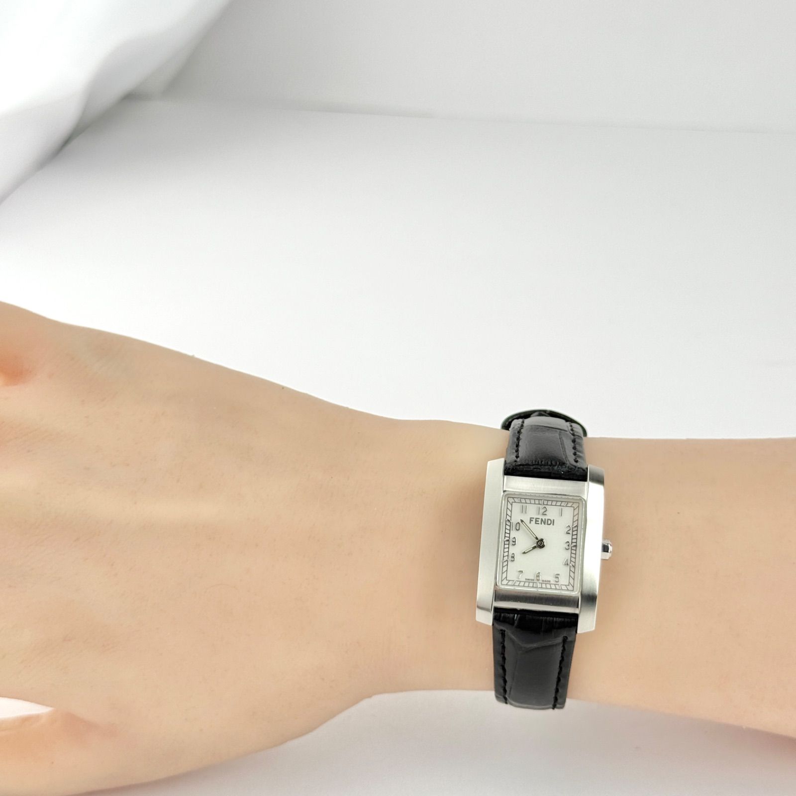 新品電池 稼働 フェンディ 7000L レディース 腕時計 スクエア 新品ベルト フェンディ 7000L オロロジ 新品ベルト 新品電池 レディース 腕時計865
