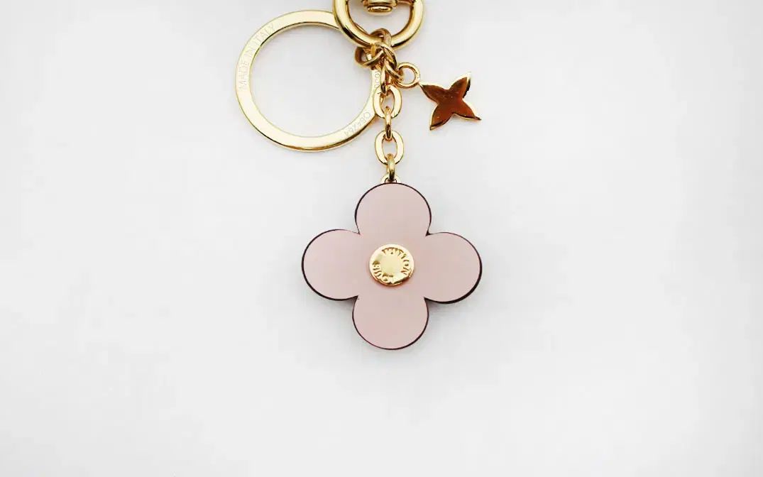 Louis Vuitton(ルイヴィトン) 咲く フラワー BB 百 チャーム ＆ キー