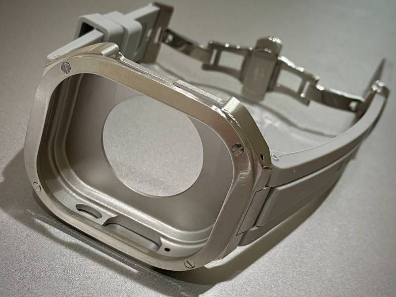 グレイシルバーAppleWatchカバーケース 脱着 簡単 保護 49㎜ Ultra カスタム ステンレス ベルト ラバー バンド アップルウォッチ対応
