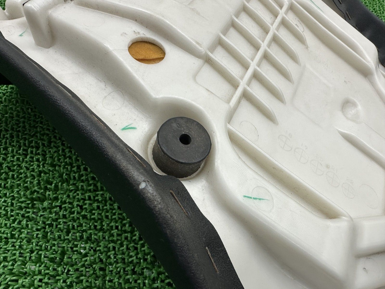 MT-09 シート 1RC ヤマハ 純正 バイク 部品 RN34J MT09 シートバンド 車載工具付 修復素材に 車検 Genuine yM