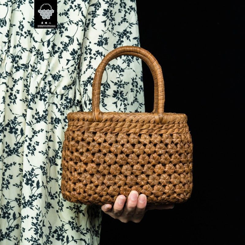 天然素材の編み込みかごバッグ　手作り品 新品未使用 山葡萄かごバッグ 六角編み 手編み ナチュラル天然素材 藤