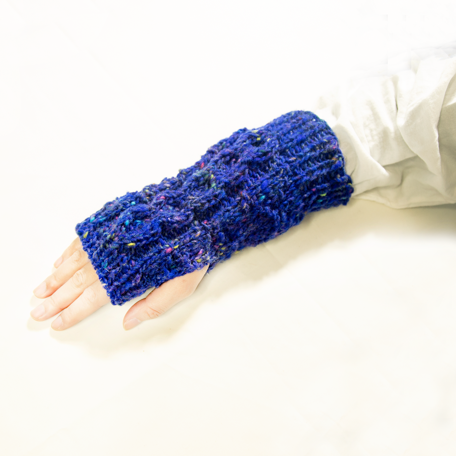１点もの・手編みのハンドウォーマー（紺色ショート）-0