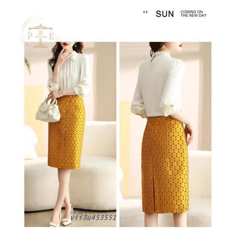 スカートスーツ