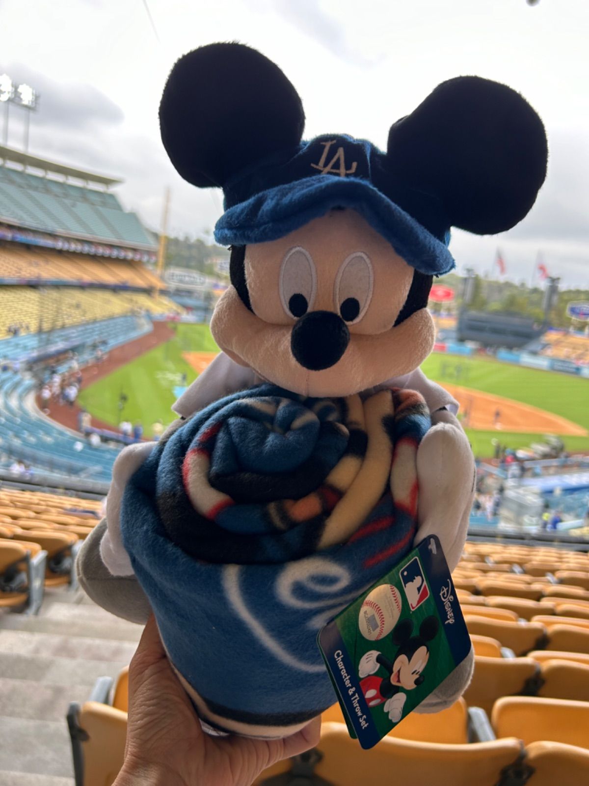 ドジャース ミッキーマウスブランケット - メルカリ