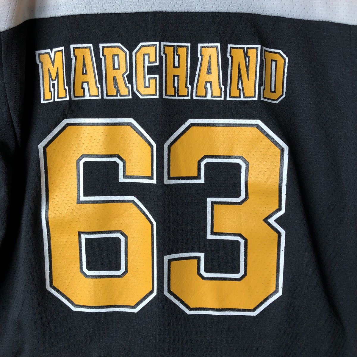 古着 リーボック Reebok NHL BOSTON BRUINS ボストンブルーインズ メッシュ Vネック ゲームシャツ ホッケーシャツ メンズM相当 /eaa570712 Reebok - 古着 リーボック Reebok NHL BOSTON BRUINS ボストン