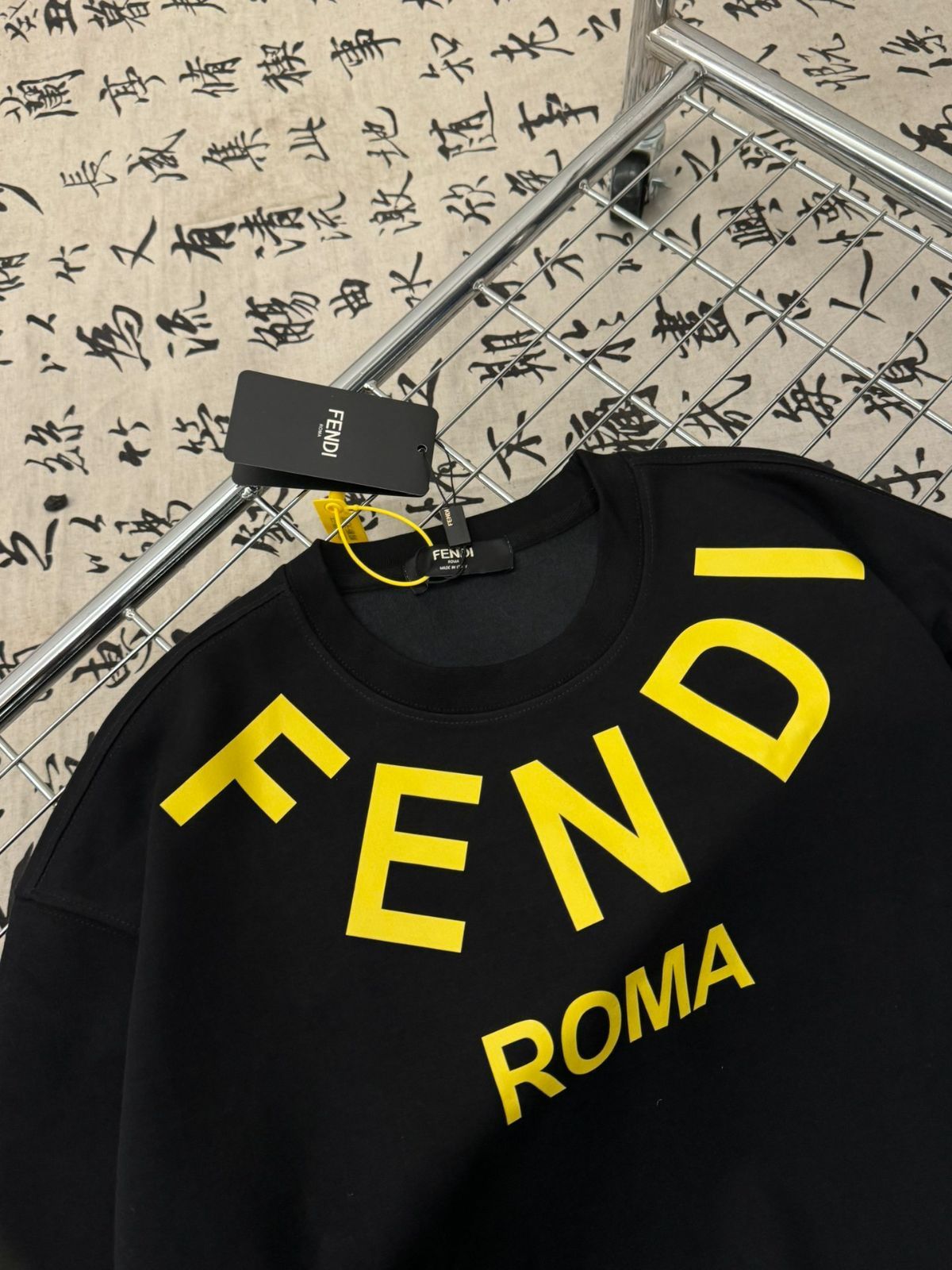 FENDI フェンディ トレーナー ロゴ ブラック 黒 イエロー - メルカリ