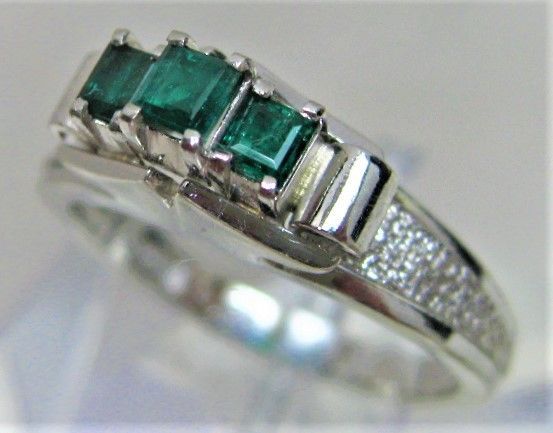 Pt900 プラチナ リング 指輪 エメラルド 0.37ct b - メルカリ