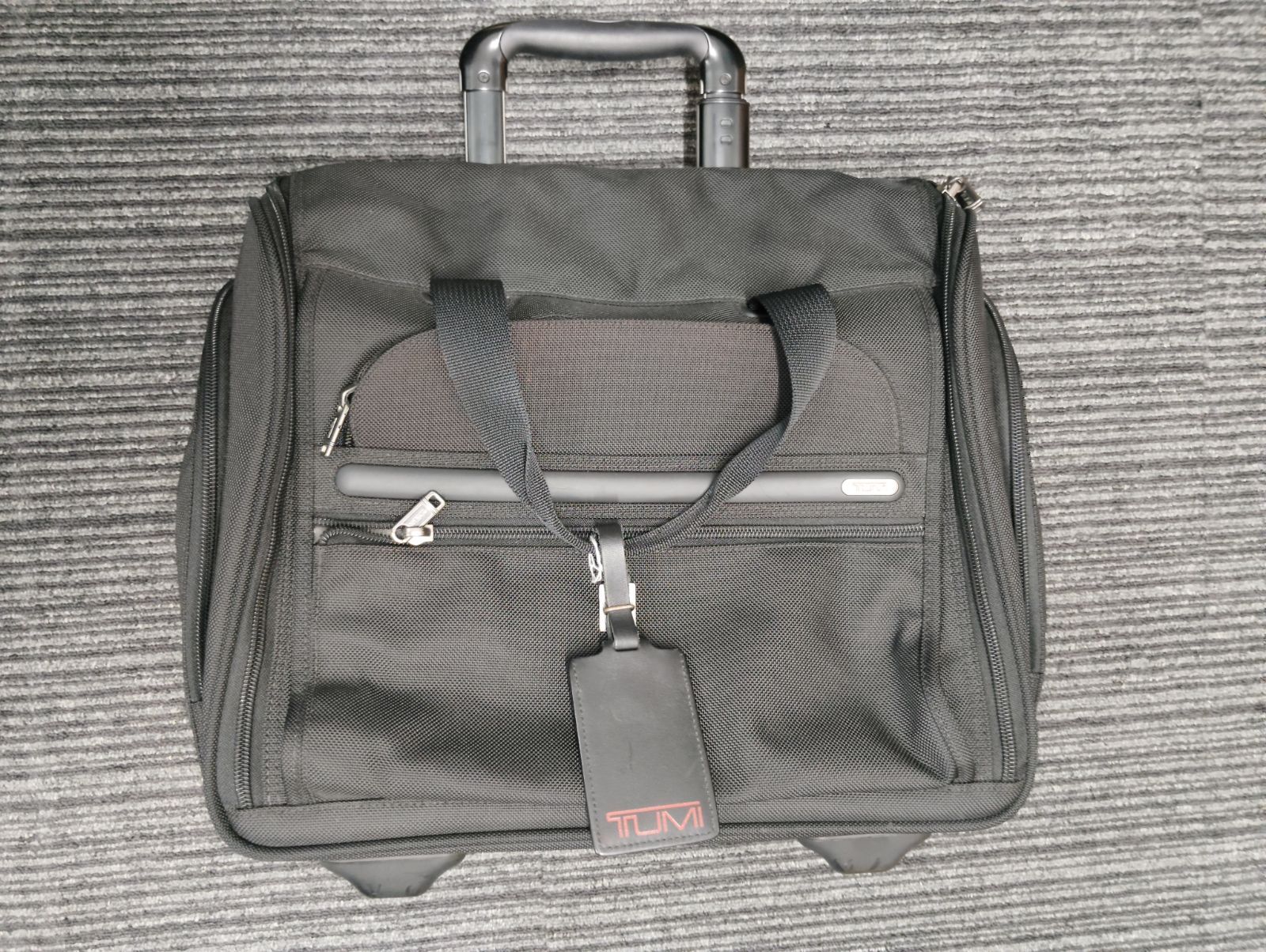 0904H22 廃盤 TUMI スモール ホィールド ダッフル ブラック ローリング ガーメントバッグ
