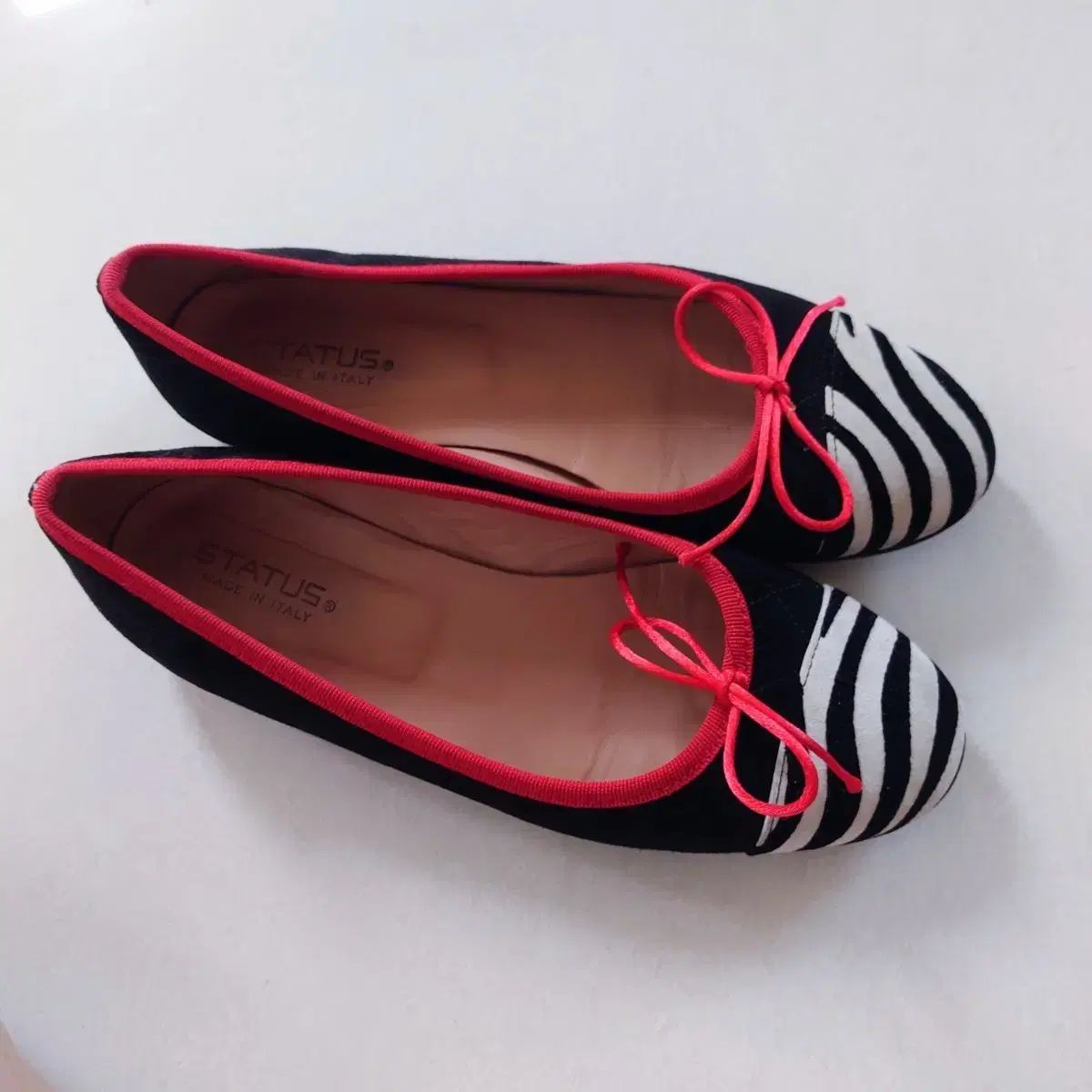 イタリア STATUS スウェード フラットシューズ