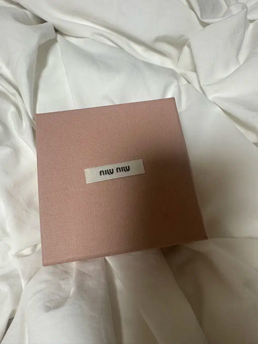 MIU ミュウミュウ