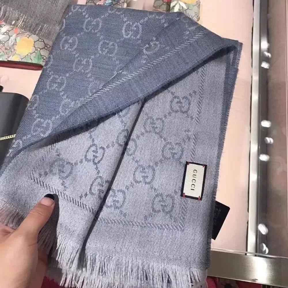 グッチ GUCCI マフラー スカーフ リバーシブル 男女兼用 グッチ GUCCI マフラー スカーフ リバーシブル 男女兼用 楽天