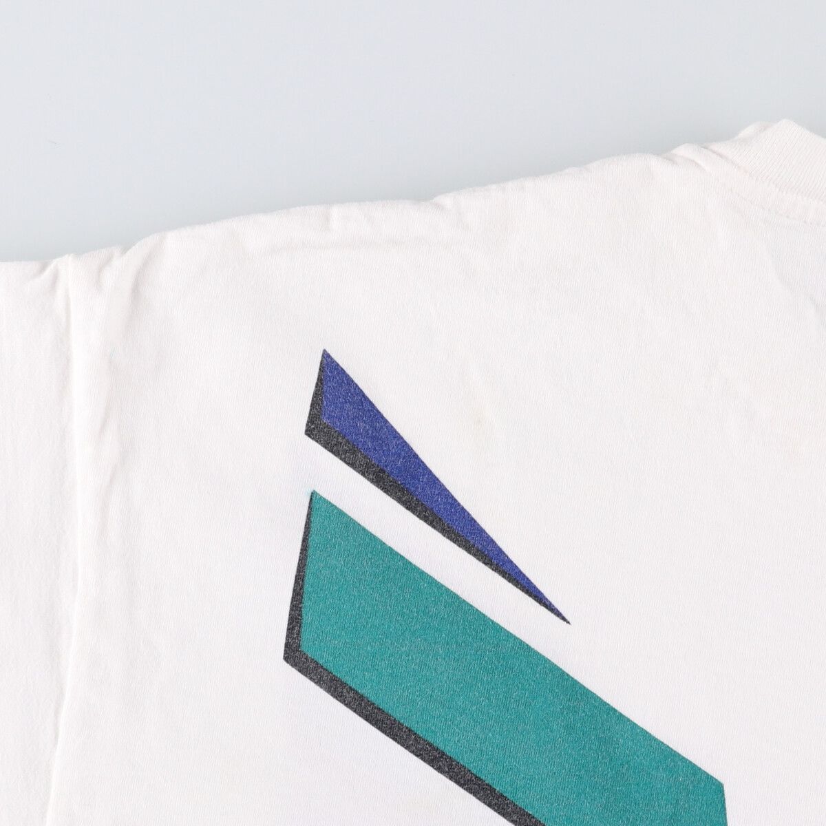 adidas ロゴプリントTシャツ