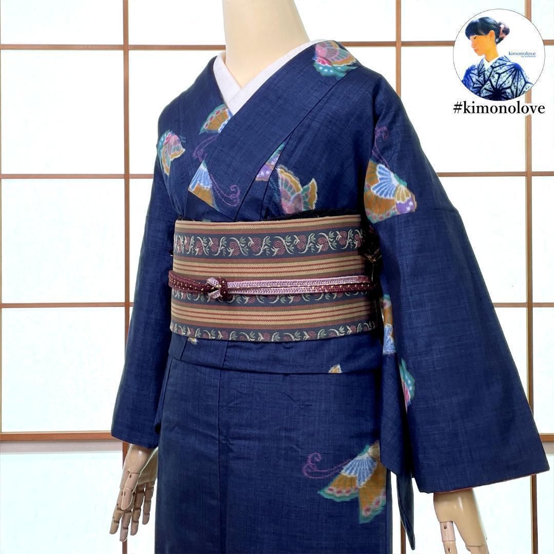 紬 着物 袷 正絹 ストライプ 蝶々 濃い藍色 kimonolove リユース品 オゾン消臭サービス A-1023