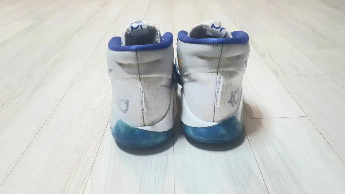 12 EP