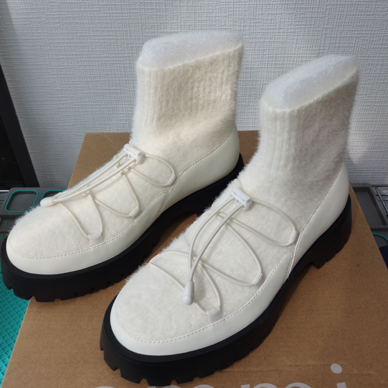 emmi フェザーヤーンニットブーツ ブーティ