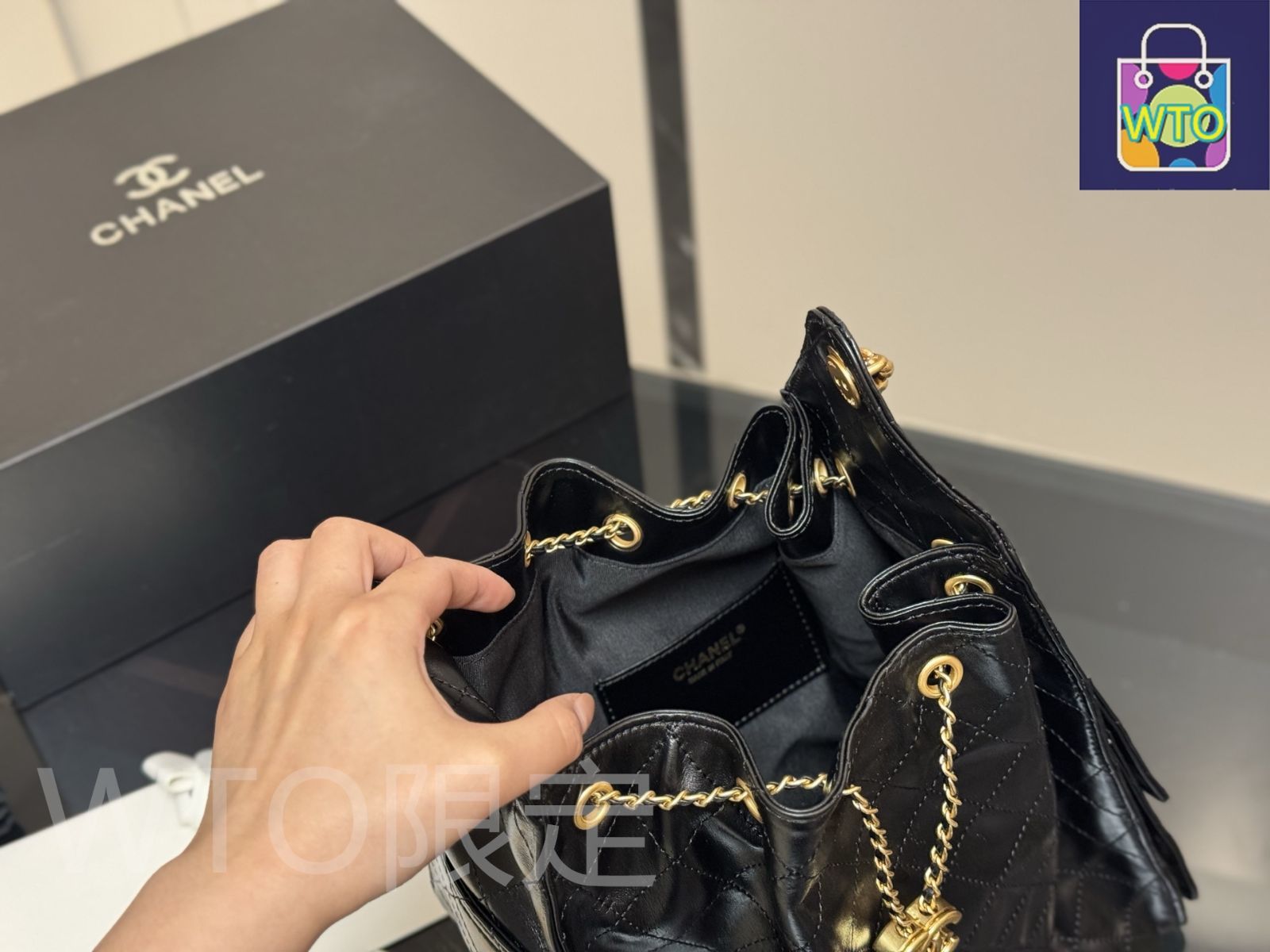 【25A 新作/存在感抜群のレザー調モードアクセ】CHANEL バングル スモール レザー グッズ — CHANEL 2025年春夏 プレタポルテ
