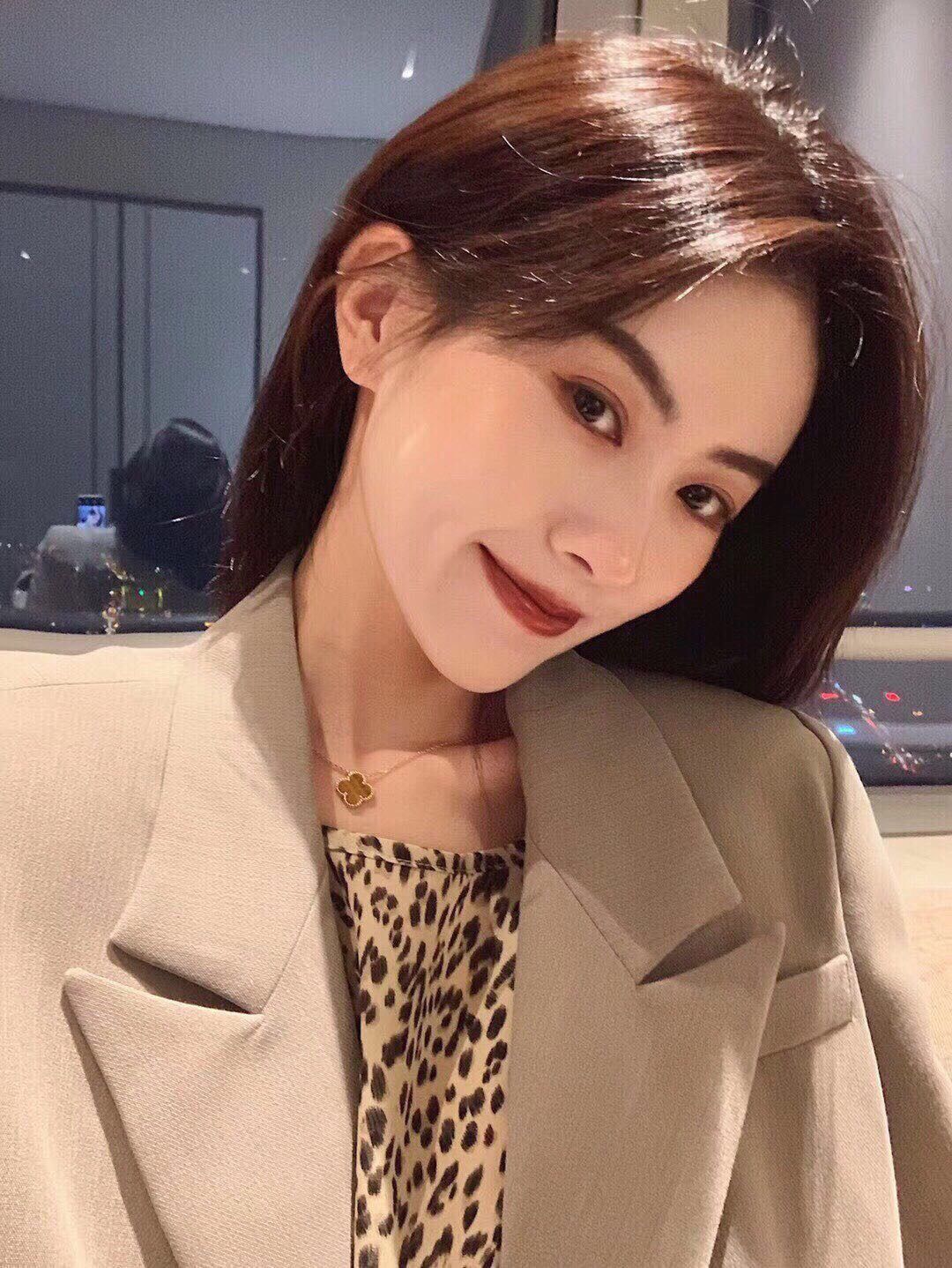 Van Cleef - Arpels ヴァン クリーフ＆アーペルのクラシック ミディアム 四つ葉のクローバー ネックレス 版タイガーアイ ストーン｜ ｜ -MM輸入 SIROKUMA-CORPORATION_COM