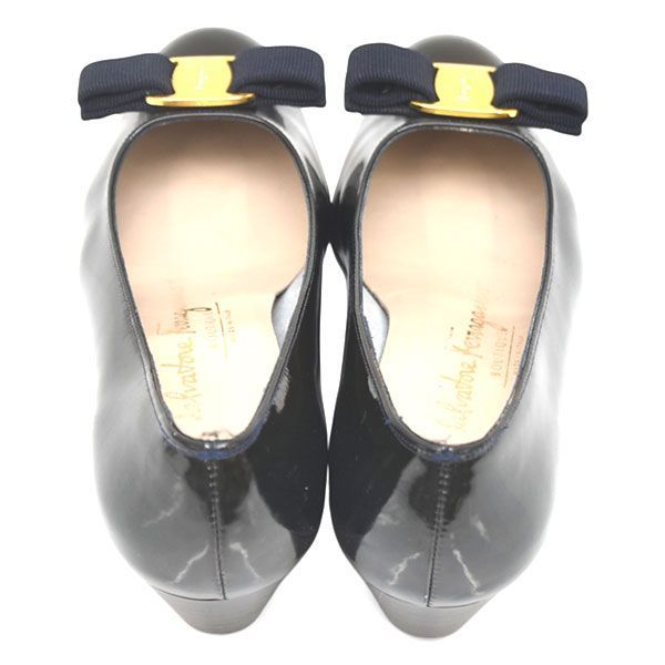 極美品 サルヴァトーレフェラガモ パンプス 24.5 エナメル ヴァラリボン 極美品・箱付】フェラガモ パンプス ヴァラリボン エナメル Amazon