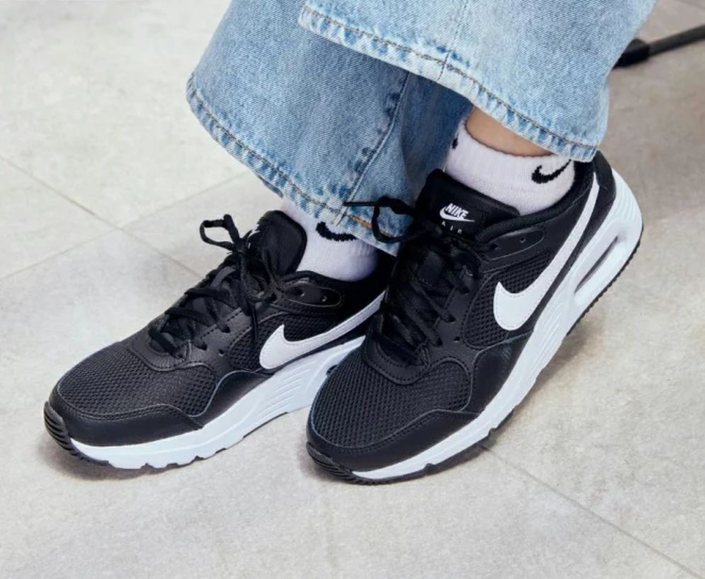 NIKE