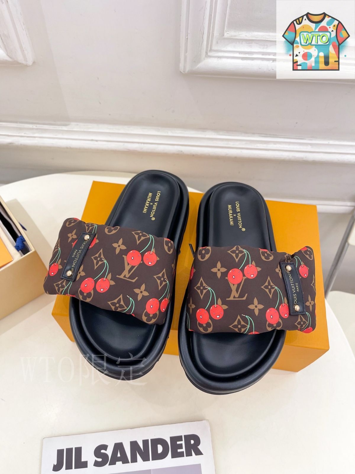 【足元を上品華やかに♪】Louis Vuitton フラットサンダル LOUIS VUITTONルイヴィトンフラットサンダル03 - メルカリ