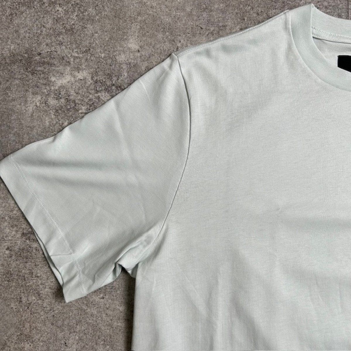 AMIRI バンダナ シルクアップリケ Tシャツ AMIRI バンダナアップリケ Tシャツ | ブラック | FARFETCH JP