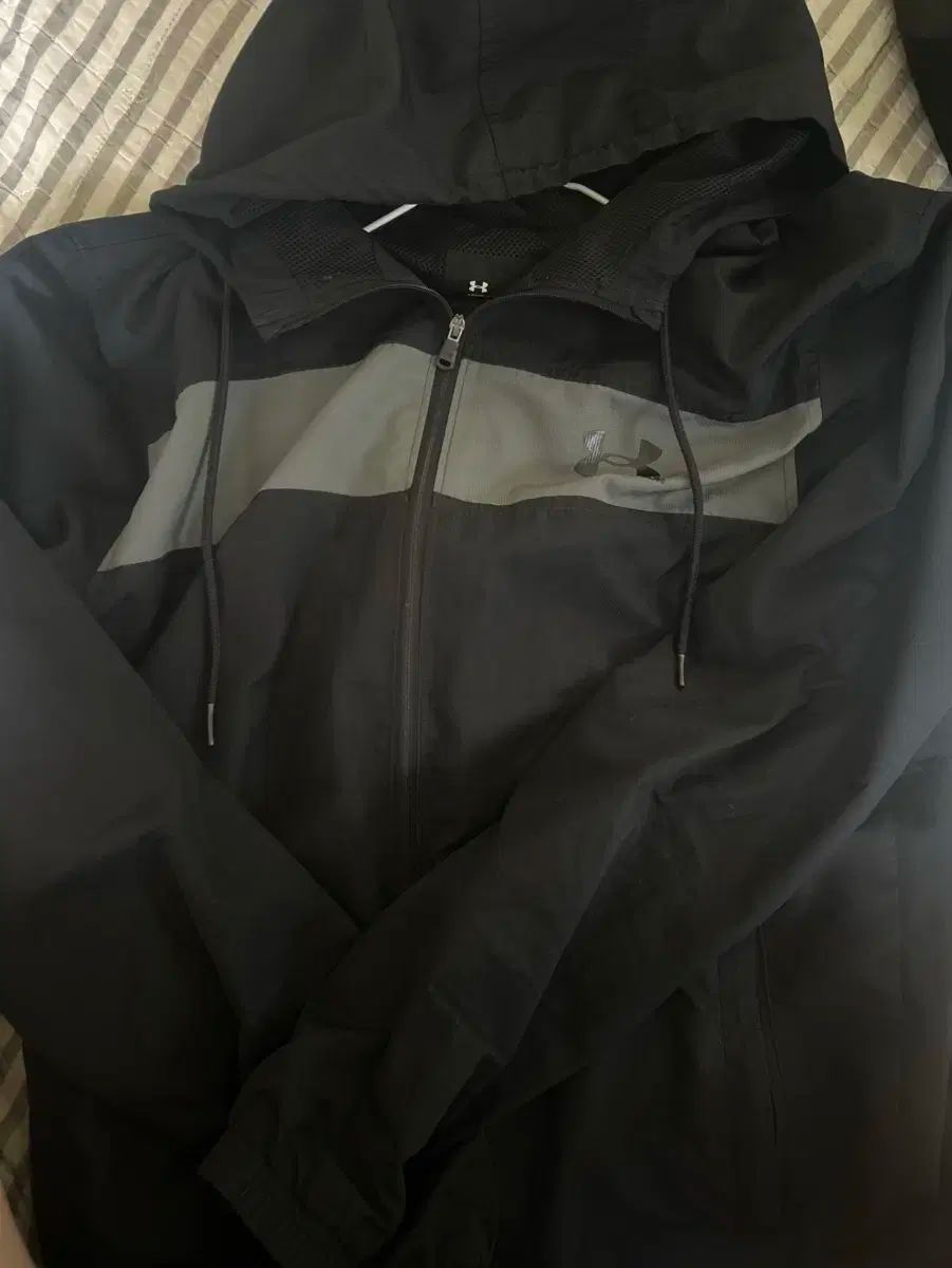 UNDER ARMOUR アンダーアーマー ウィンドブレーカー m