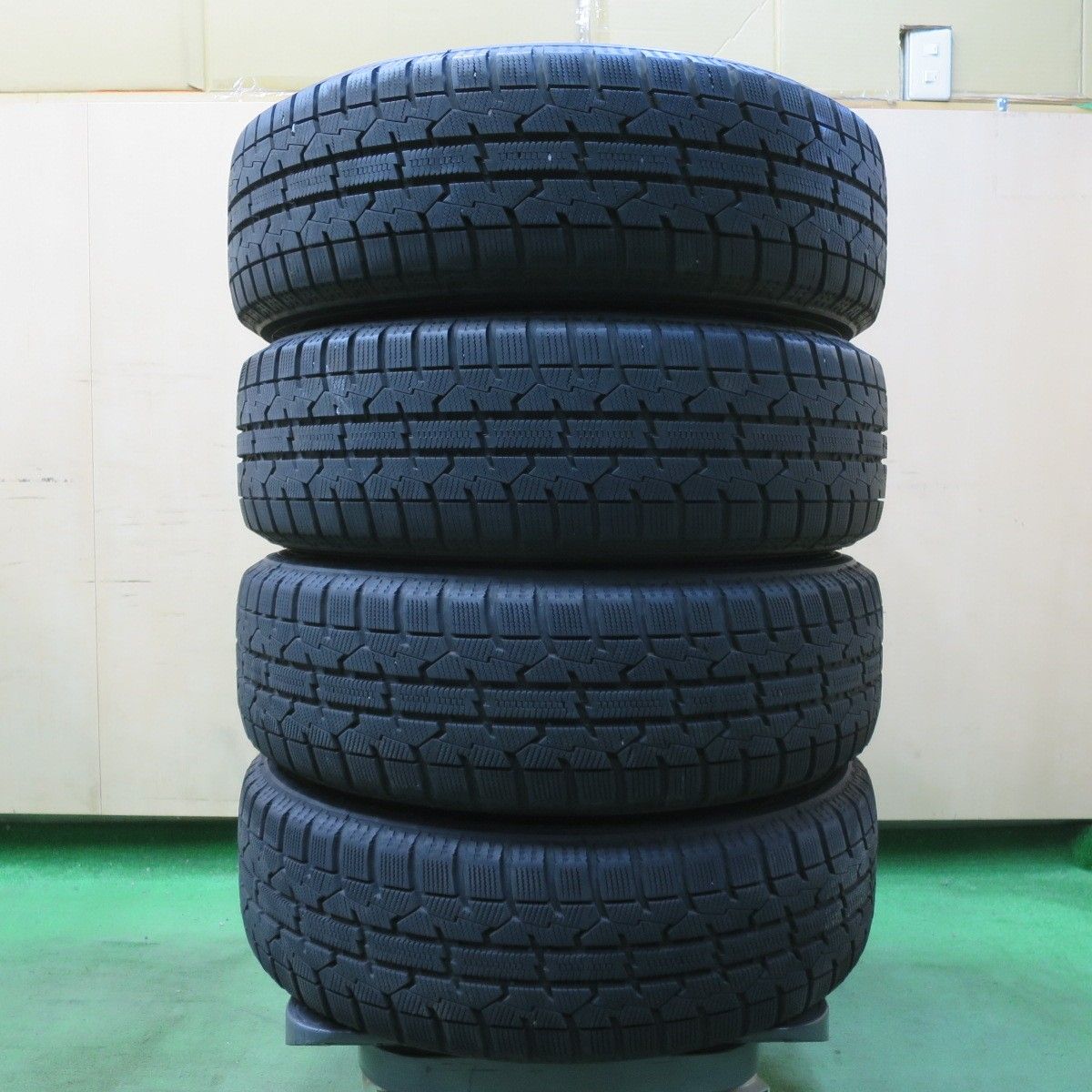 お買い得，本物保証 バリ溝！22年！9.5分LEONIS UC 185/60R16