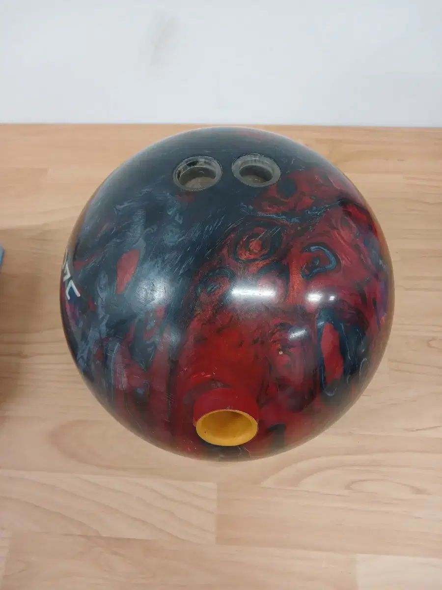 中古品 15P Sapphire Jackal ボウリングボール（より強い入射角