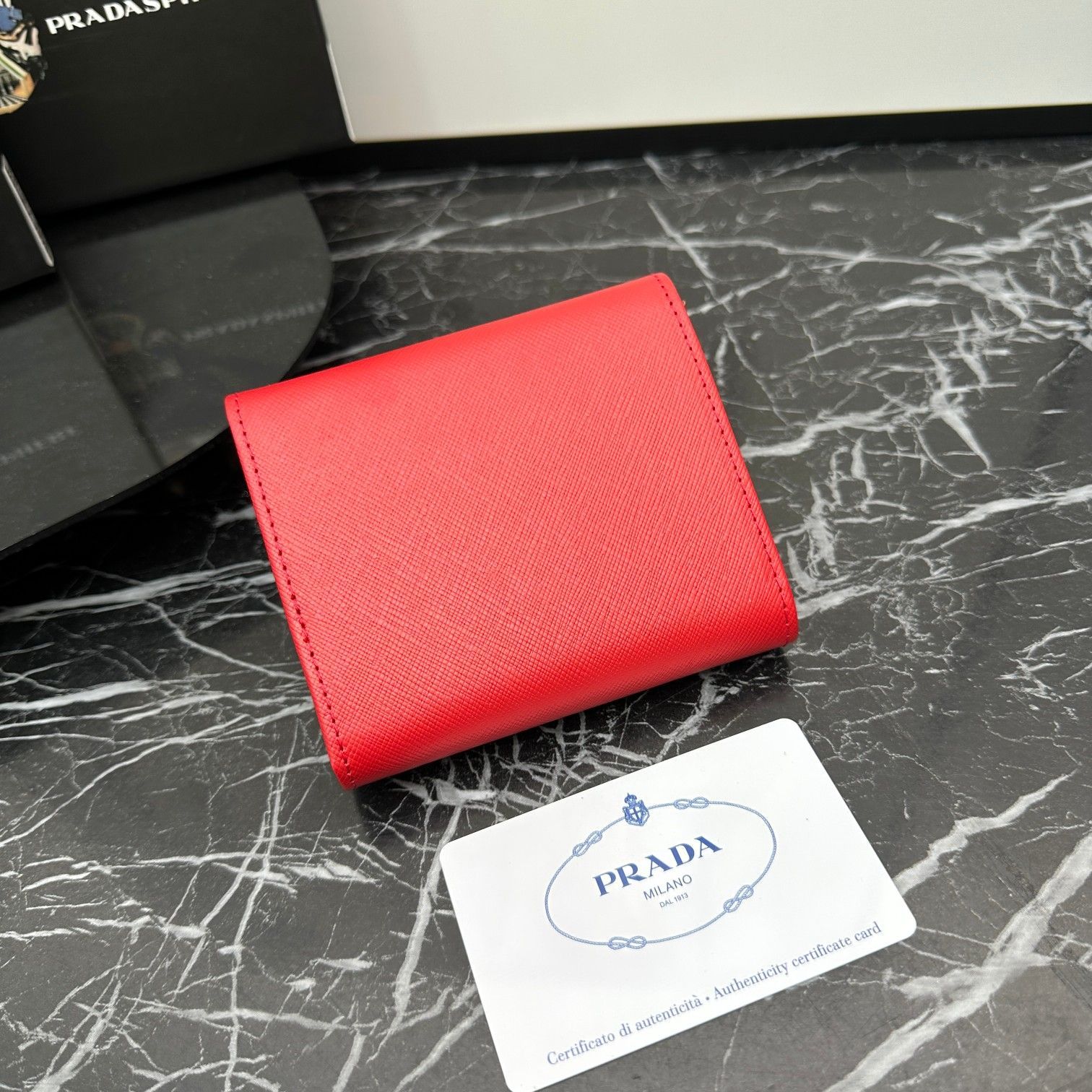 新品未使用】プラダ（Prada）三つ折り財布 レッド - メルカリ